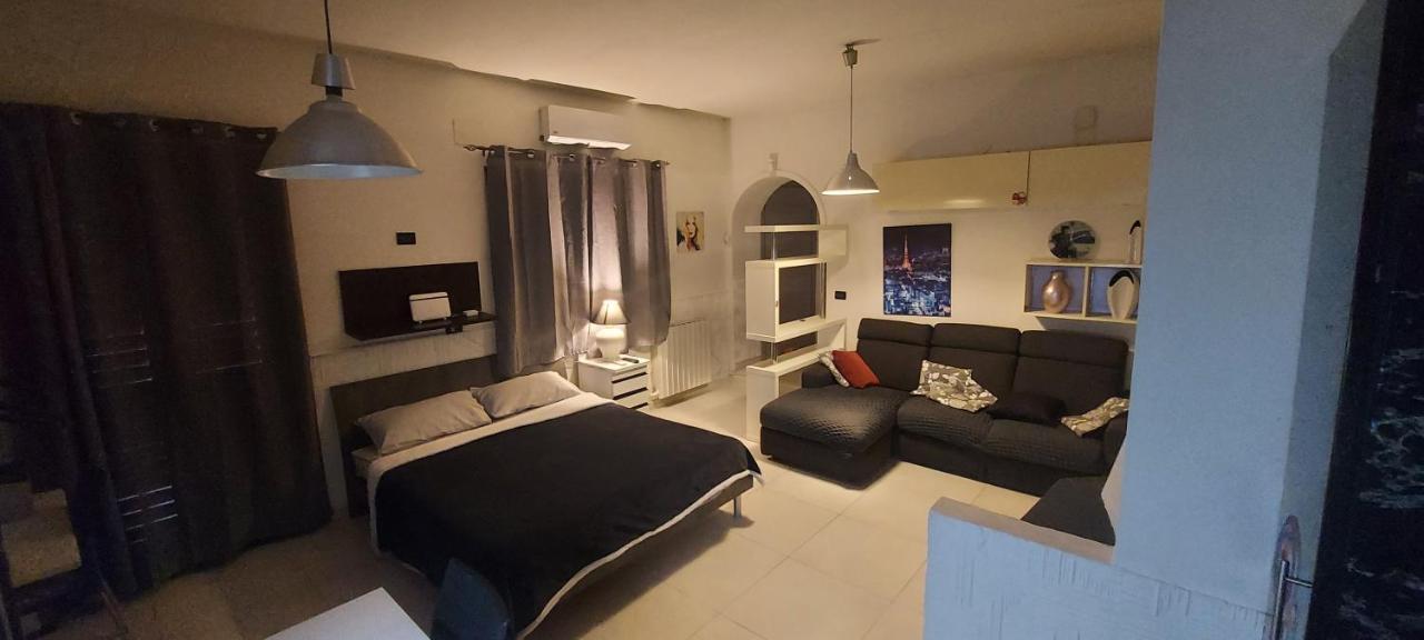 Appartamento Suite Deluxe Climatiz Cucina Giardino Wifi Smart Tv Amazon Prime Video Inclusi Aci Bonaccorsi Bagian luar foto
